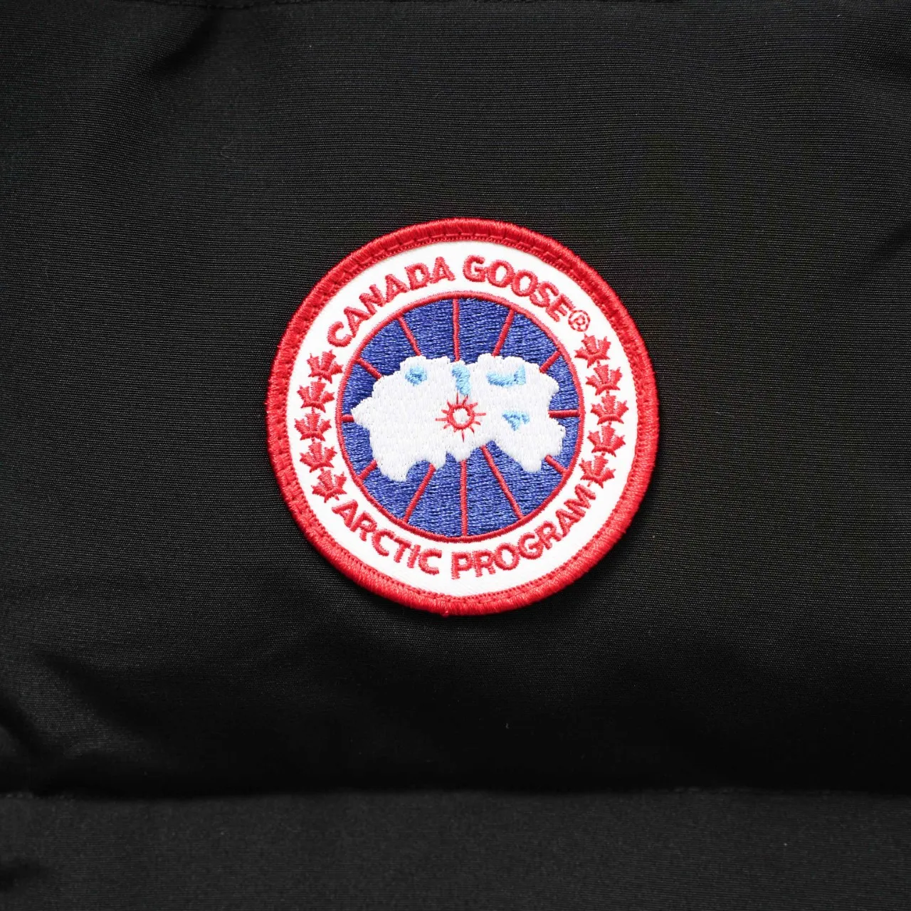 P340 CANADA GOOSE丨Canada Goose slanted pocket stand collar down vest Color: black with red label Size: XS-XXL